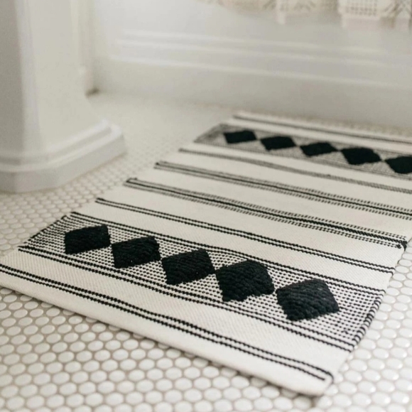 Caravan Other - NWT CARAVAN Diamond Woven Rug 100% Cotton 21"x34"